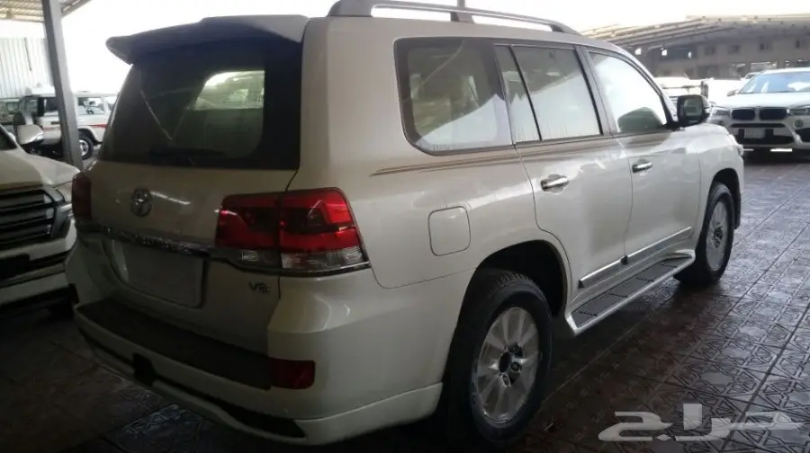 تويوتا جى اكس ار 2018 أبيض - معرض سما 2 (image 9)