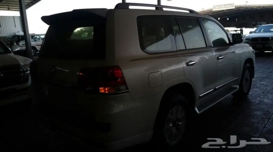 تويوتا جى اكس ار 2018 أبيض - معرض سما 2 (image 11)