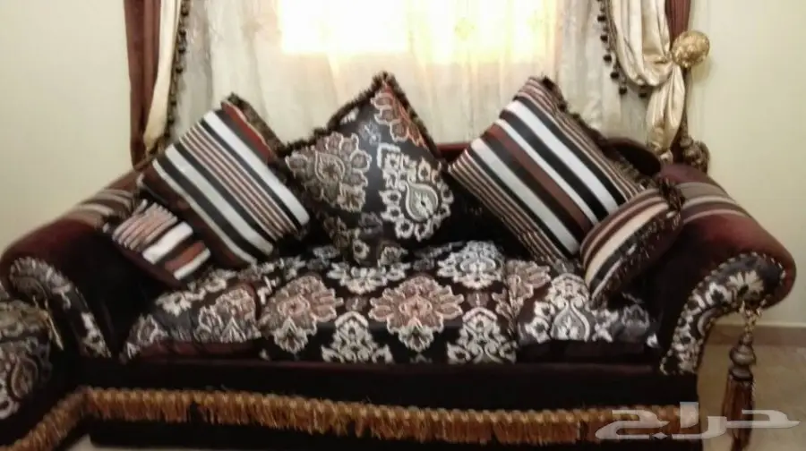 كنب 7 افراد للبيع اللون بني مطلوب 450 ريال  (image 1)