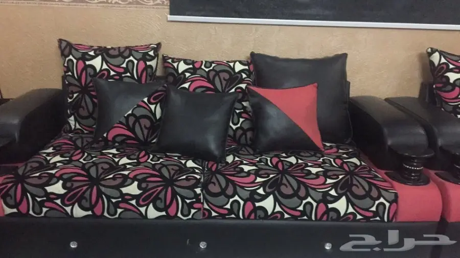 للبيع كنب وغرفة نوم وشاشه  (image 2)