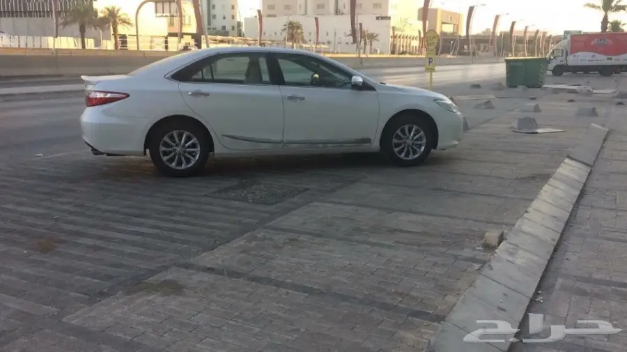 للبيع كامري 2017 اخت الوكالة (image 1)