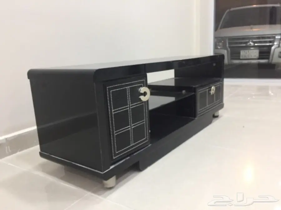 طاولة تلفزيون للبيع لعدم الحاجه نظيفه (image 1)