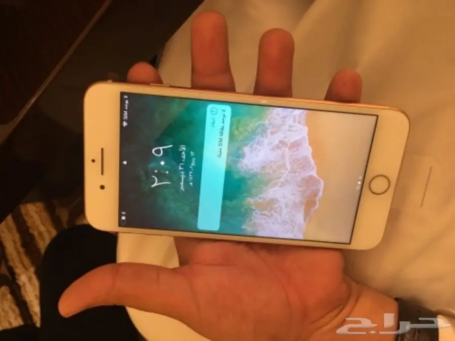 ايفون 8 بلس للبيع 256 قيقا لون ذهبي  (image 1)