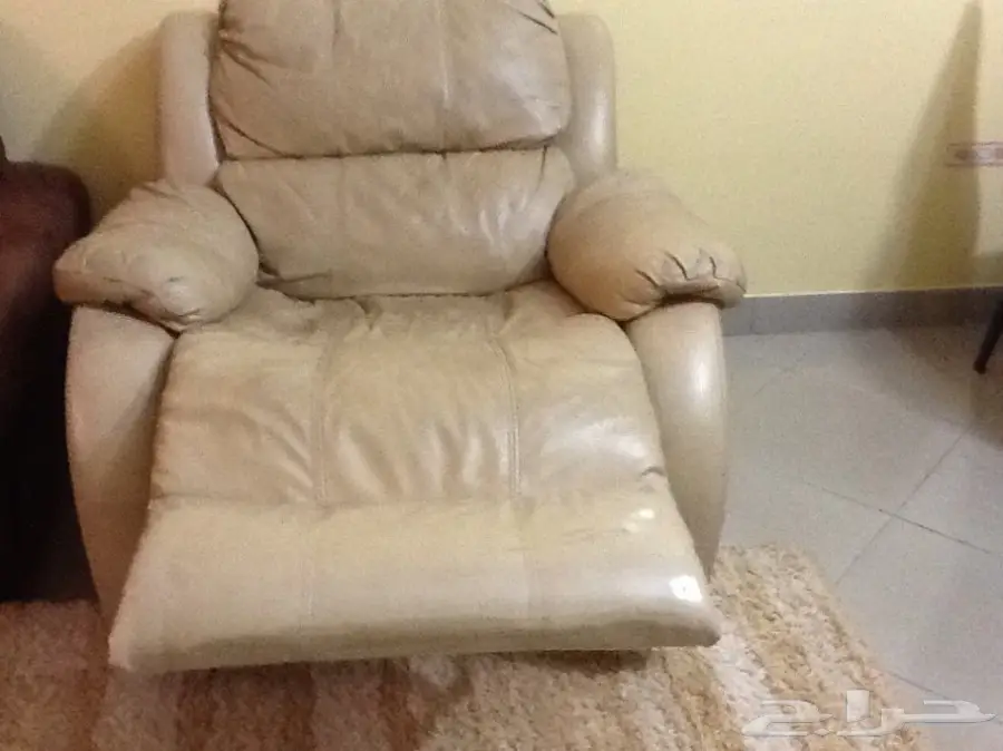 كرسي هزاز جلد طبيعي - فرصة لا تُفوّت! (image 1)