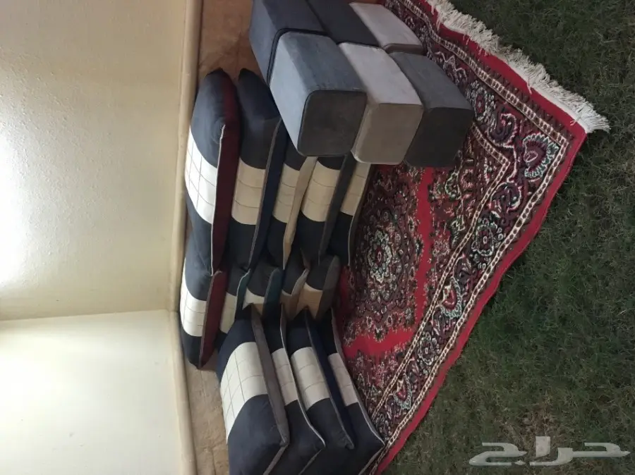 للبيع مخاد بحاله نظيفه