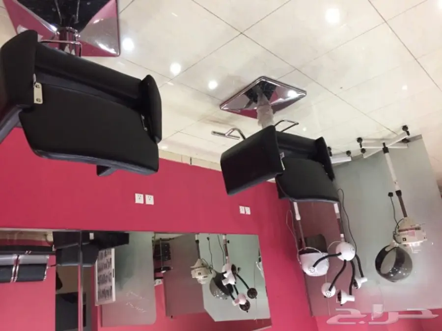 للبيع اغراض مشغل نسائي متكامل 