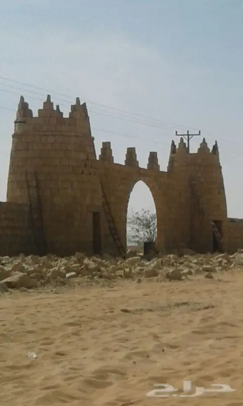 نقوم ببنا الحجر والطين (image 2)