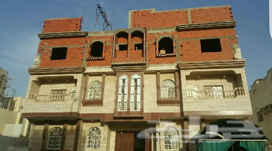 مقاول ملاحق وعمائر إضافة الأدوار خبره كبيره 