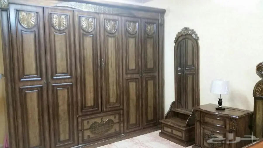 للبيع عاجل: غرفة نوم وأجهزة منزلية ممتازة!