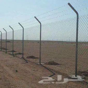 نحن نقوم بعمل الشبوك وزرعة النخيل