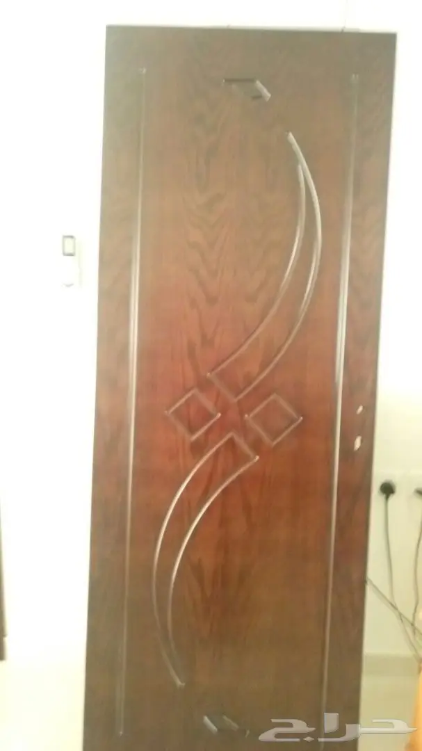 للبيع ابواب سنديان  شبه جديد 
