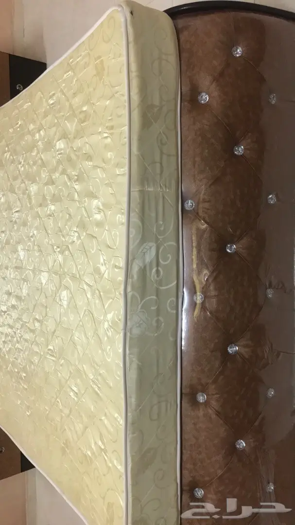 غرفة نوم أنيقة للبيع - فرصة لا تُفوّت! (image 1)