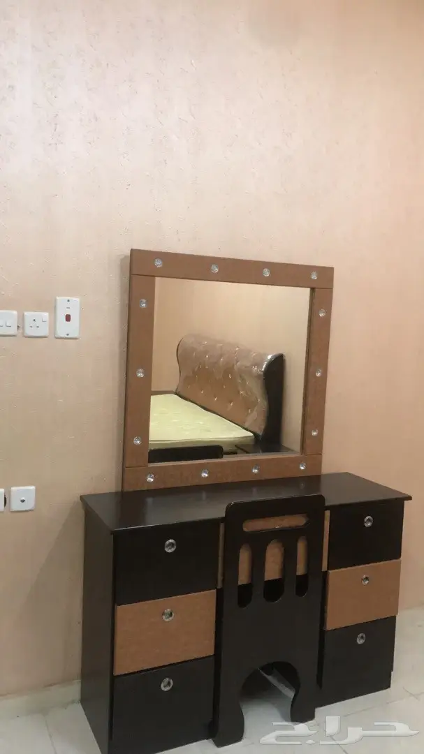 غرفة نوم أنيقة للبيع - فرصة لا تُفوّت! (image 2)