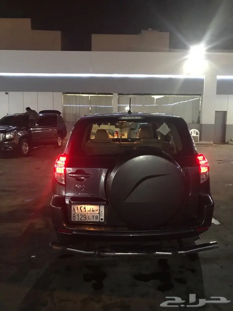 تويوتا راف فور موديل 2011 جير عادي بدون دبل  (image 4)