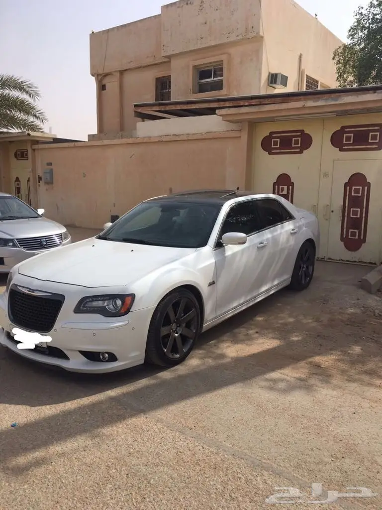 كرايسر 2013 srt بلاك ايدشن فل كامل لؤلؤي  (image 1)