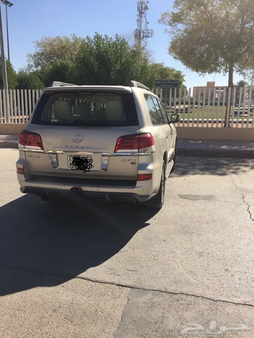 جيب لكزس 2014 فل كامل بدون اي رش  (image 2)