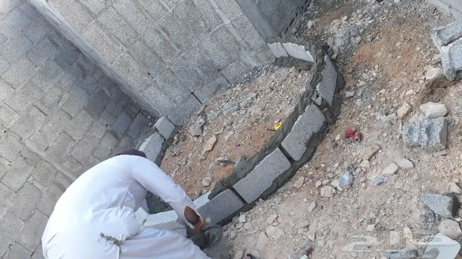 مسابح خرَسانَيَة وَتوَرَيَد مضخات وَفَلاتر