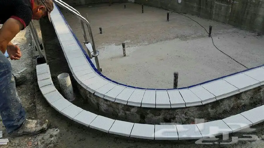 مسابح خرَسانَيَة وَتوَرَيَد مضخات وَفَلاتر (image 1)