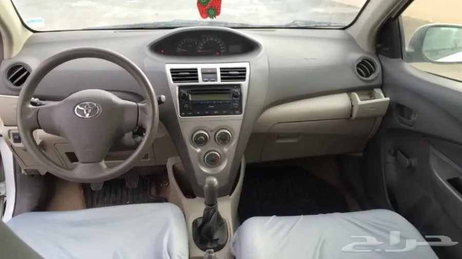 للبيع يارس موديل 2012 القير عادي  (image 1)