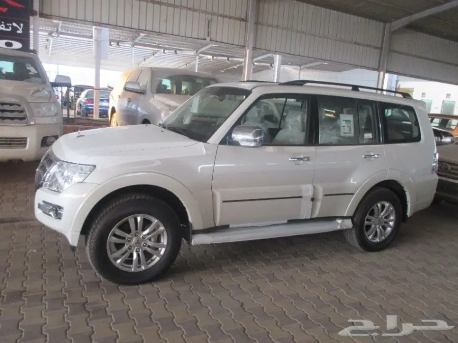   باجيرو 2017 سعودي 3.8 فل كامل علامات ذهبية (image 4)