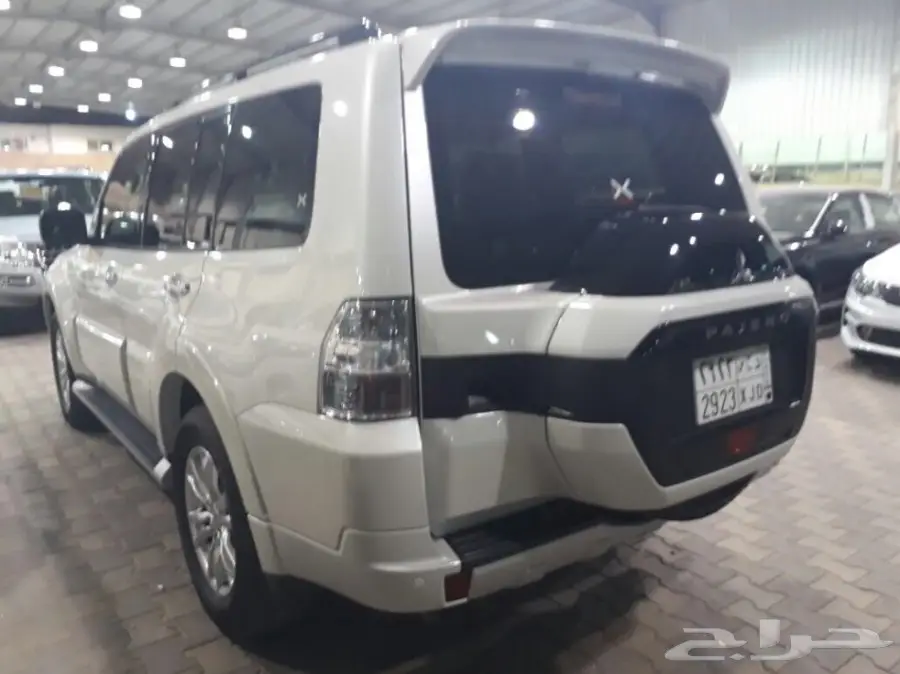 باجيرو 2017 مكينه 3800 شبه جديد تحت الضمان  (image 7)