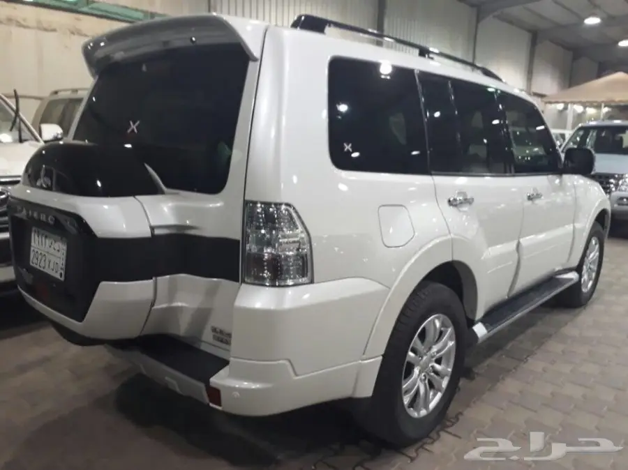 باجيرو 2017 مكينه 3800 شبه جديد تحت الضمان  (image 8)