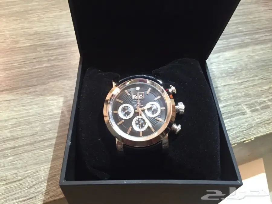 ساعة فخمة صناعة سويسرية 