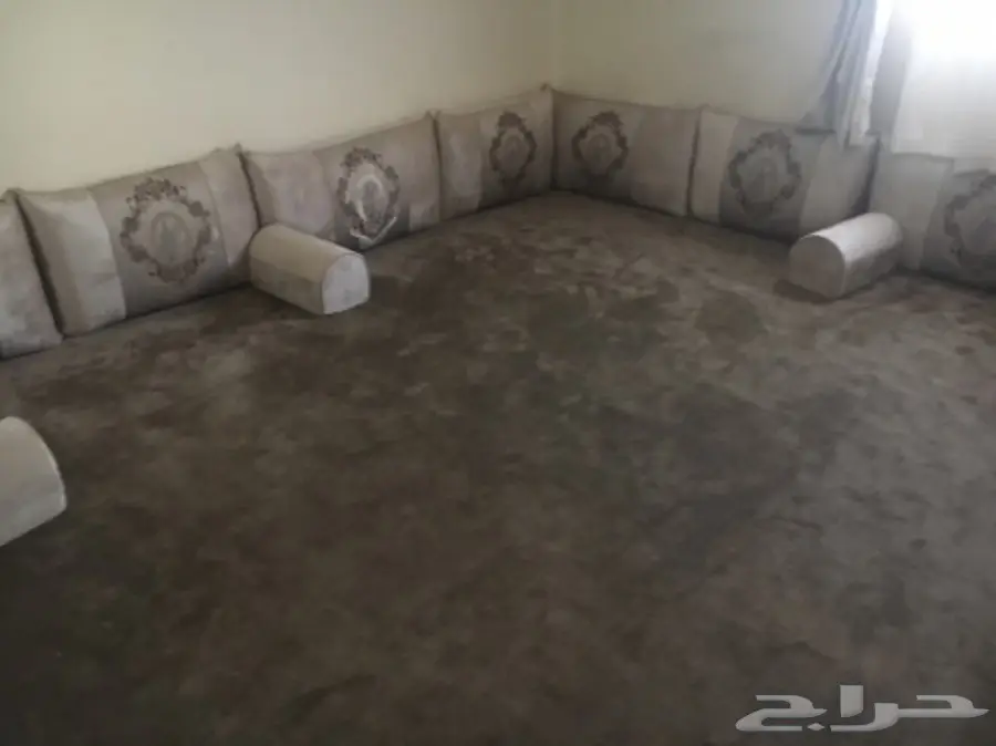 فرشه ومساند