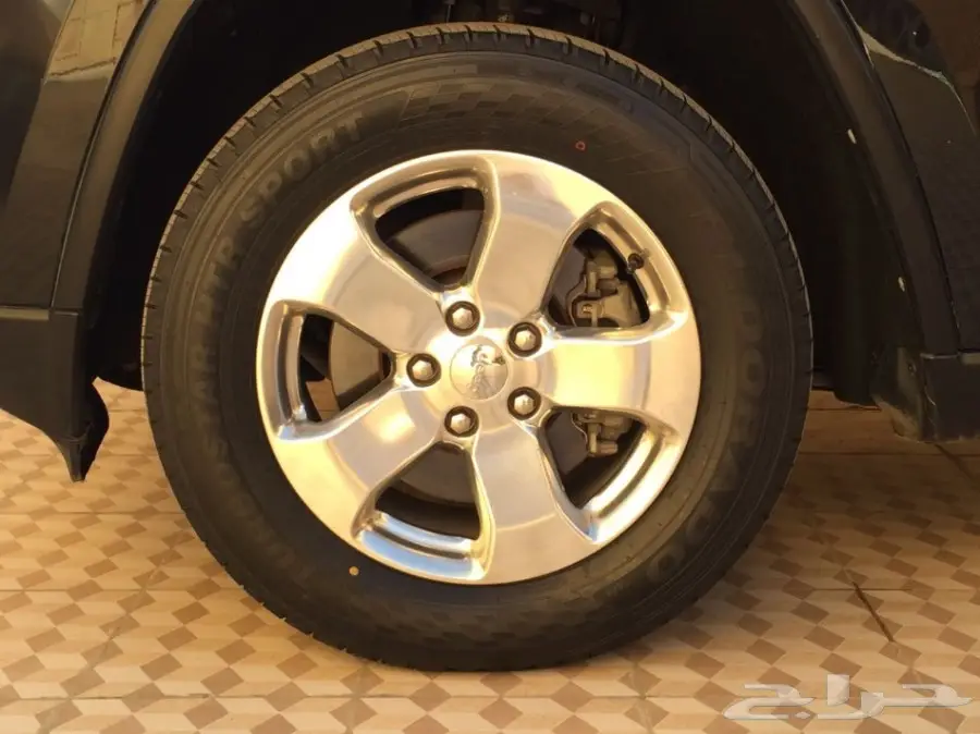 جيب جراند شيروكي 2013 - بحالة ممتازة! (image 13)