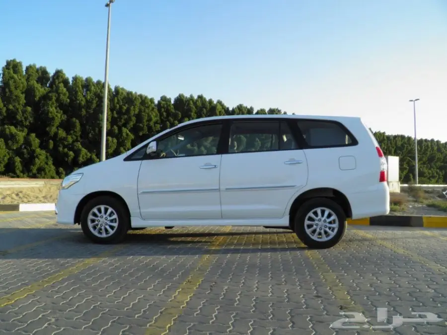 تويوتا انوفا 2015 SE (image 1)