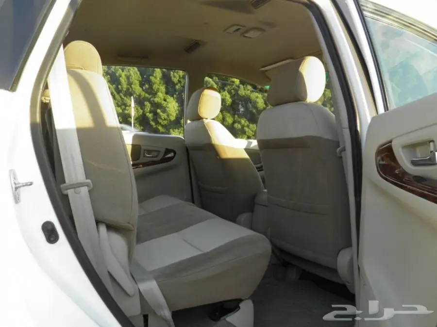 تويوتا انوفا 2015 SE (image 4)