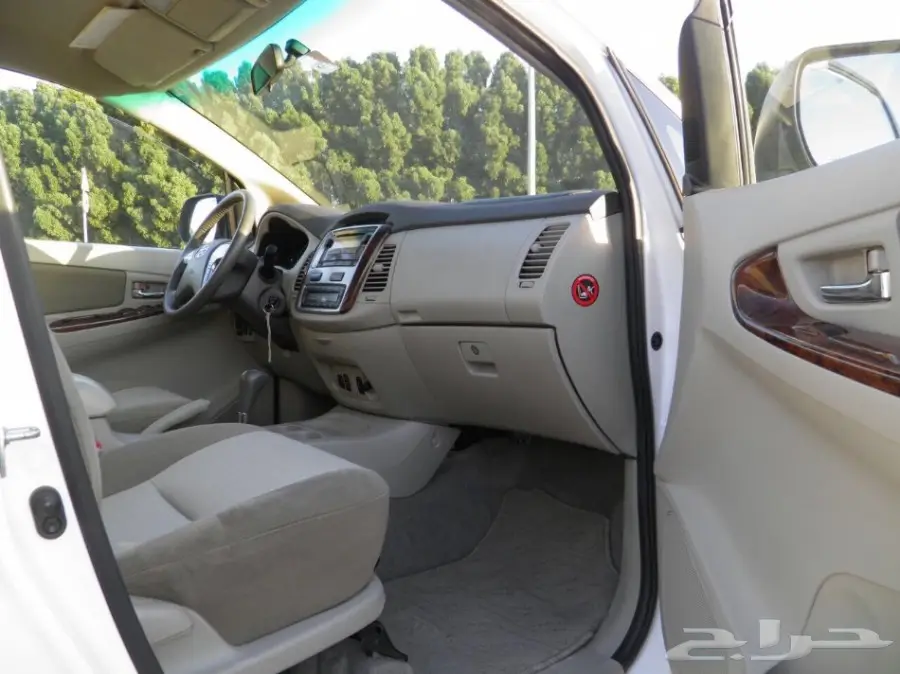 تويوتا انوفا 2015 SE (image 5)