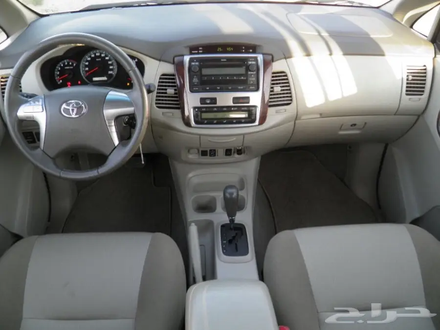 تويوتا انوفا 2015 SE (image 9)