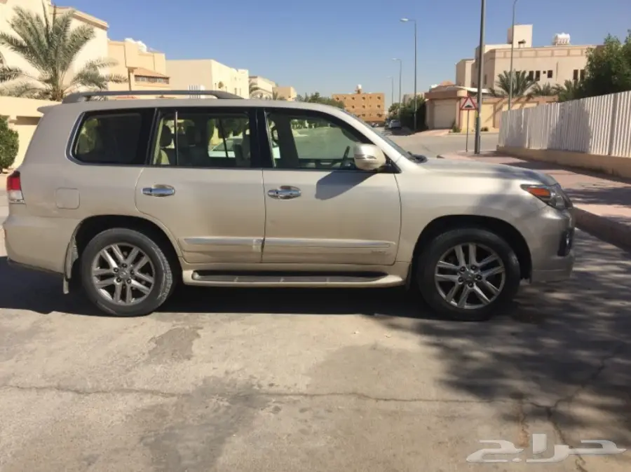 جيب لكزس 2014 فل كامل بدون اي رش  (image 4)