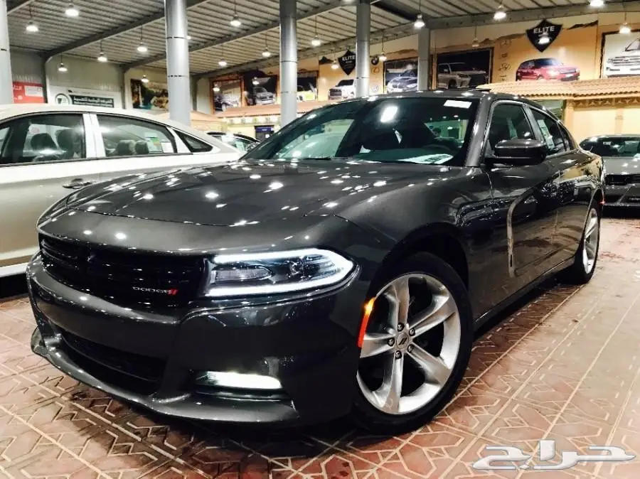 تشارجر - SXT 3 - فتحه جلد زينون - 2018 -سعودي