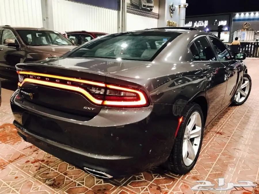 تشارجر - SXT 3 - فتحه جلد زينون - 2018 -سعودي (image 2)