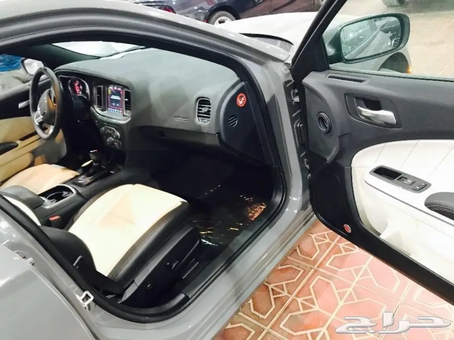 تشارجر - SXT 3 - فتحه جلد زينون - 2018 -سعودي (image 6)