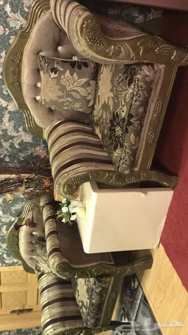 طقم كنب كامل للبيع  مع نجفات نظيفة وستاره  (image 3)