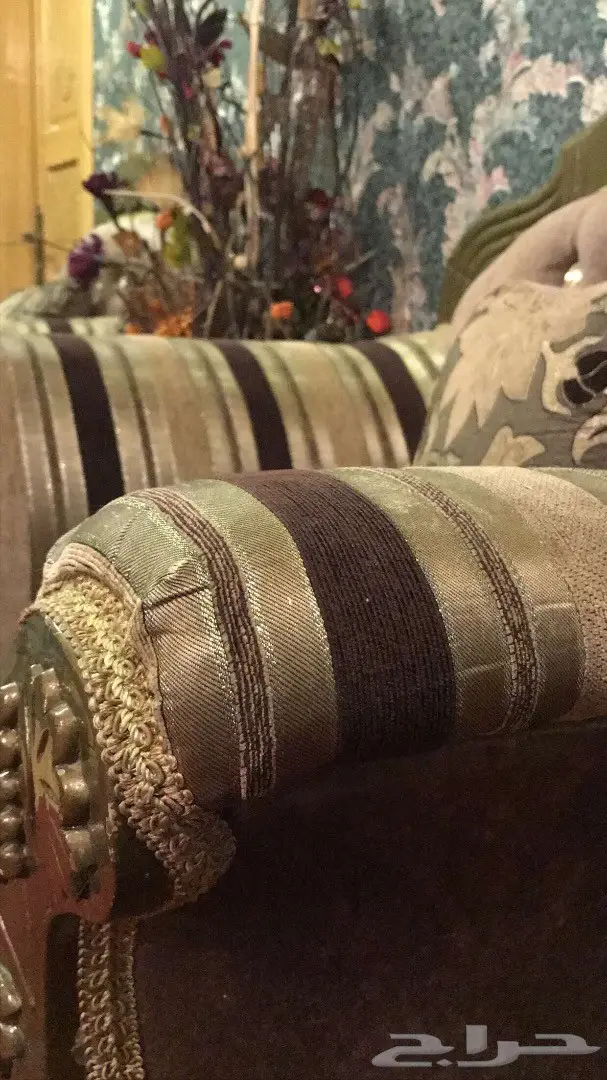 طقم كنب كامل للبيع  مع نجفات نظيفة وستاره  (image 7)