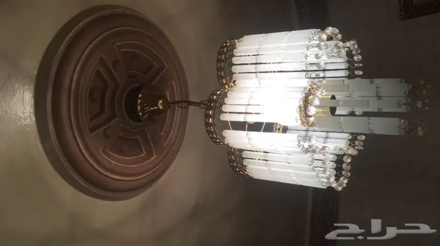 طقم كنب كامل للبيع  مع نجفات نظيفة وستاره  (image 5)