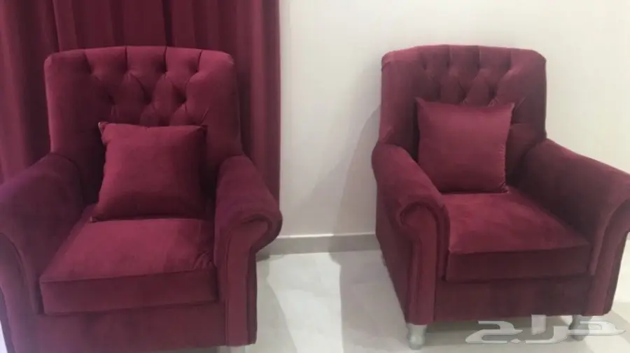 كنب جديد لون عنابي وسكري مع الخداديات 