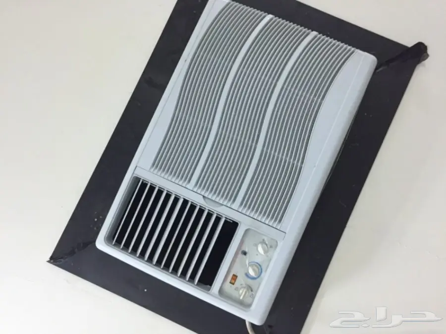 كنب للبيع مع مكيفات شباك