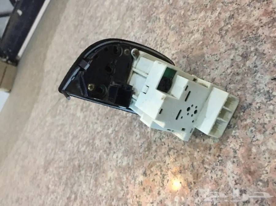 للبيع طبلون الكتروني ومفتاح انوار فورد (image 3)