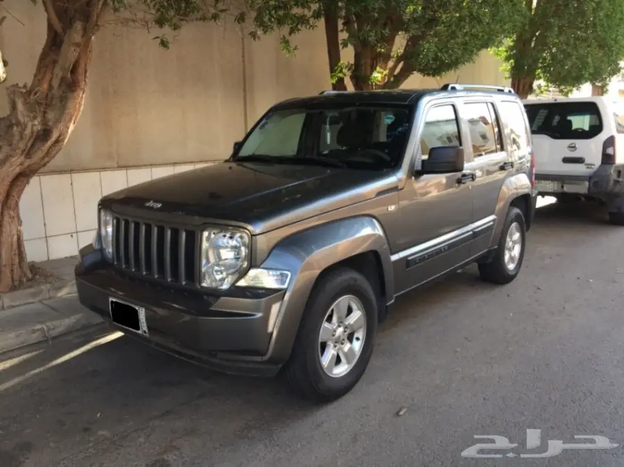 جيب شيروكي ليبرتي 2012 بحالة ممتازه 