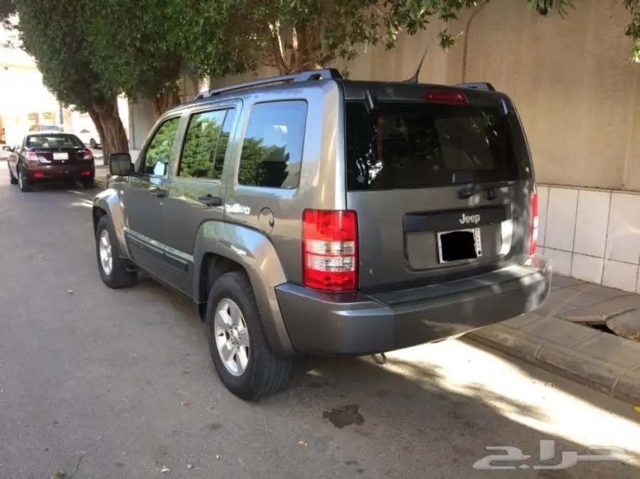 جيب شيروكي ليبرتي 2012 بحالة ممتازه  (image 1)