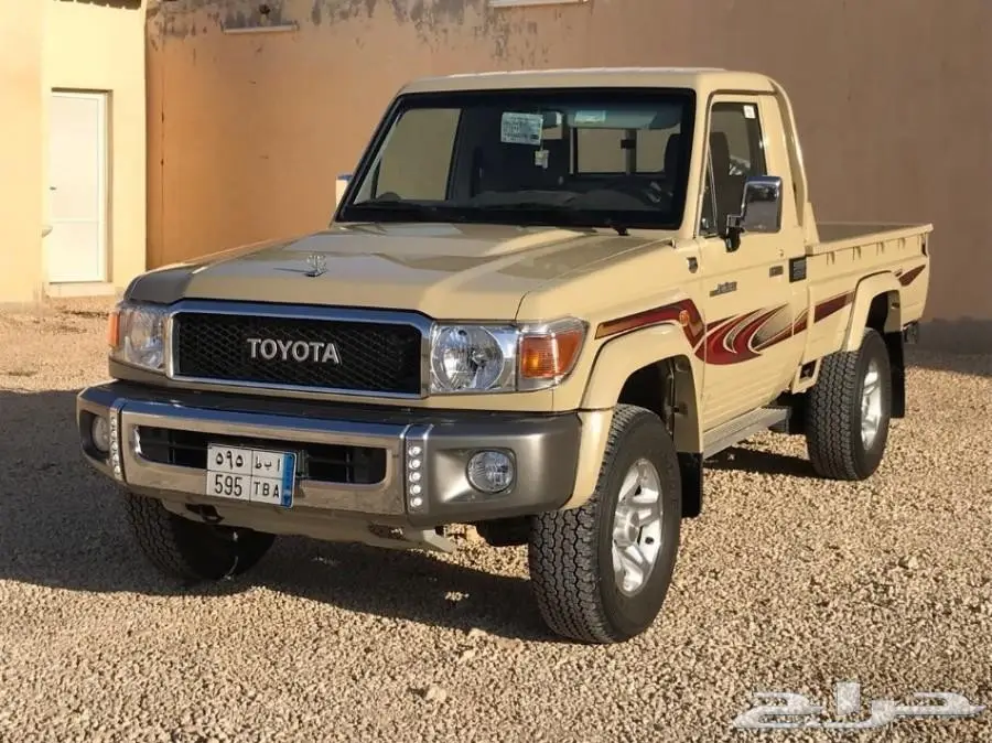 للبيع شاص 2015 رفارف شبه اصفار  (image 1)