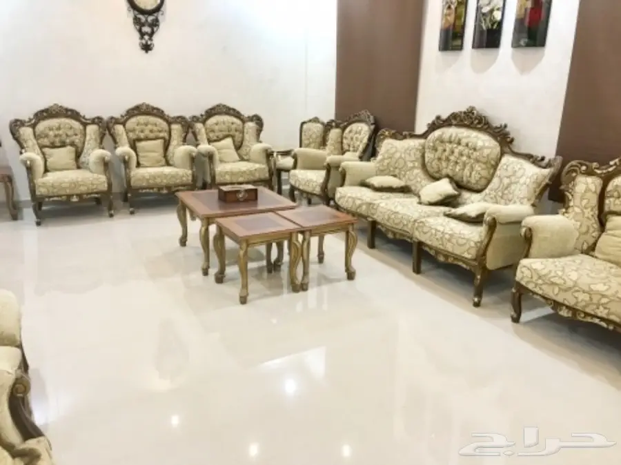 طقمين كنب للبيع.