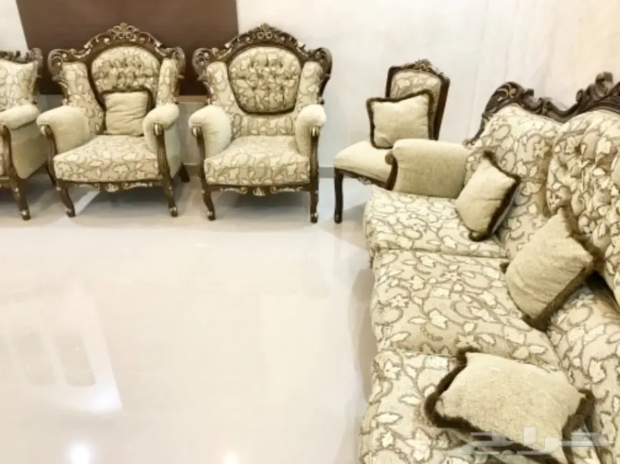 طقمين كنب للبيع. (image 1)