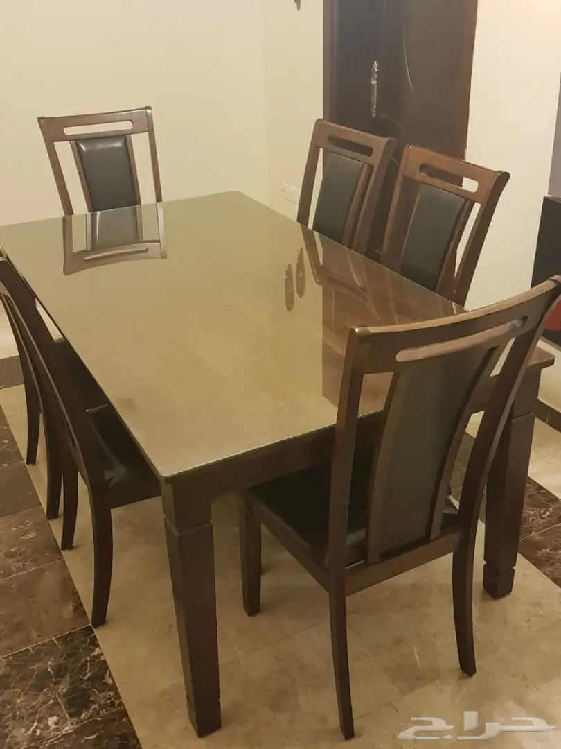 طاولة صفرة حالة ممتازة - Dining table  (image 1)