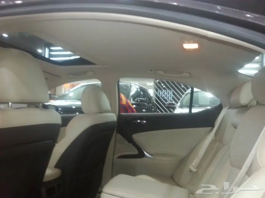 لكزس  is  2010 رصاصى ليميتد للبيع (image 6)